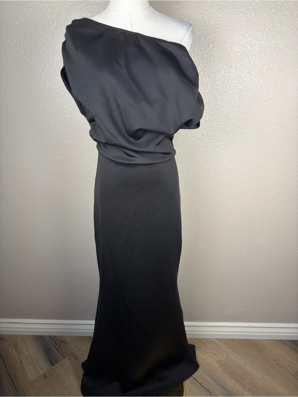 NWOT  One-Shoulder or both shoulders Black Maxi Dress gown formal, Medium